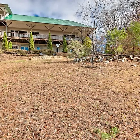 Expansive Murphy Retreat With Mountain Views!